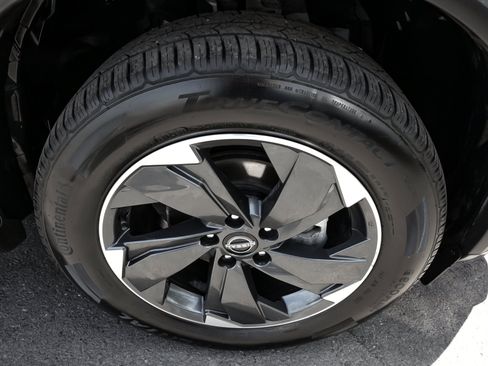 Used 2024 Nissan Rogue SV AWD/4WD image 9
