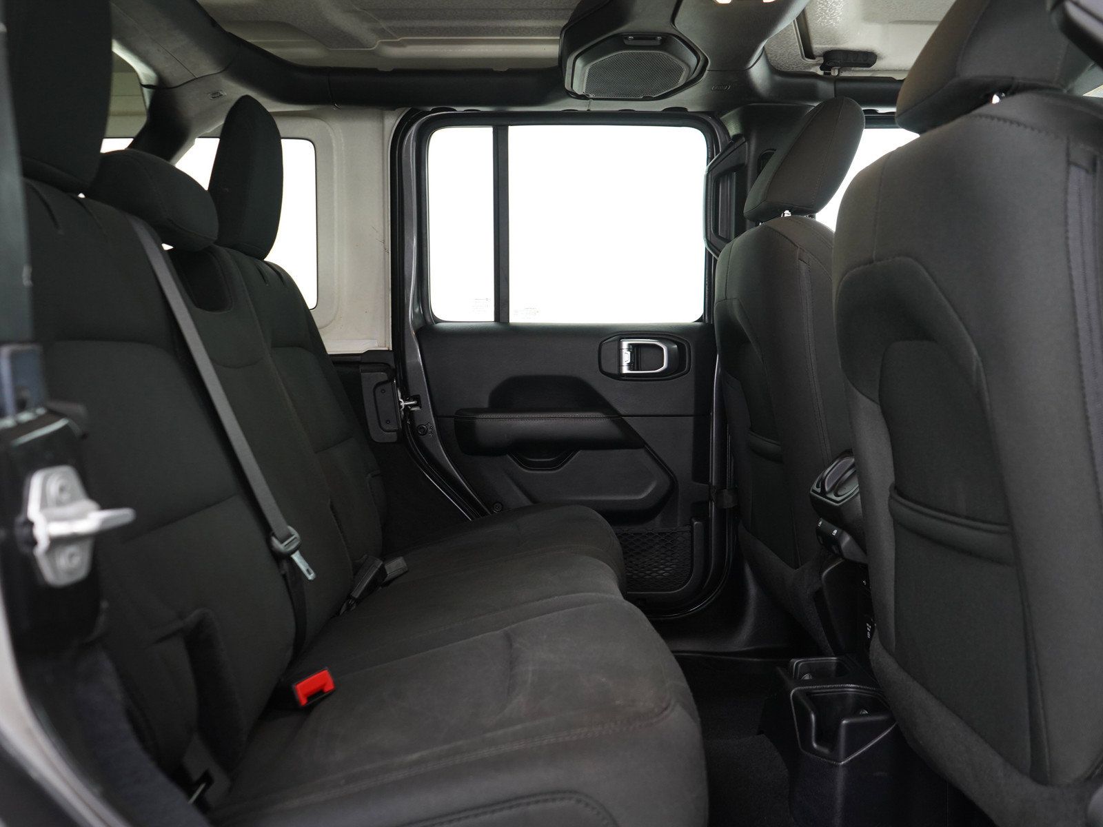 Used 2019 Jeep Wrangler Unlimited Sahara w/ Uconnect 4C Nav & Sound Group AWD/4WD image 13