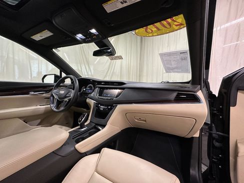Certified 2018 Cadillac XT5 Luxury w/ Driver Awareness Package AWD/4WD image 16