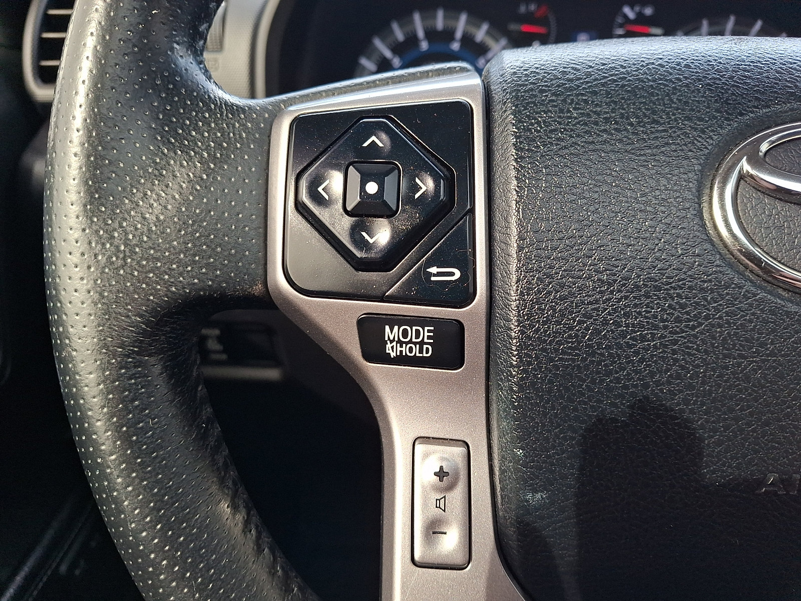 Used 2018 Toyota 4Runner Limited AWD/4WD image 22