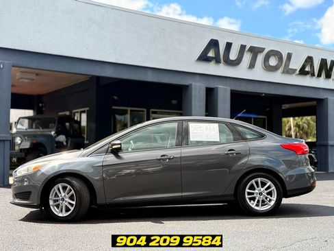 Used 2017 Ford Focus SE FWD image 6