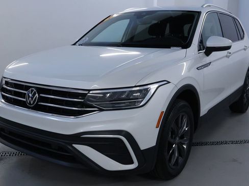 Used 2023 Volkswagen Tiguan SE image 3