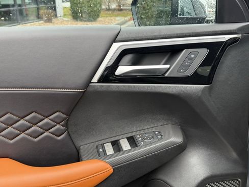 Used 2025 Mitsubishi Outlander SEL image 9