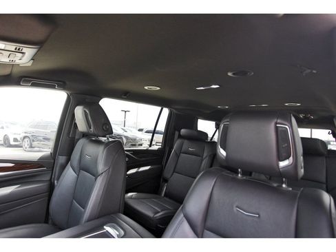 Used 2024 Cadillac Escalade ESV Luxury RWD image 29