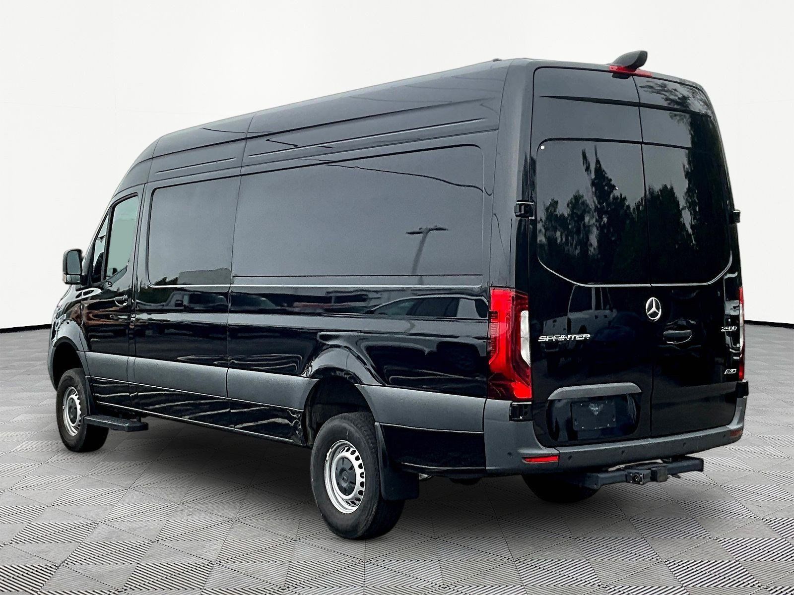 Used 2025 Mercedes-Benz Sprinter 2500 image 4