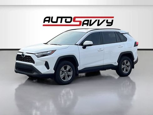 Used 2024 Toyota RAV4 XLE AWD/4WD image 3