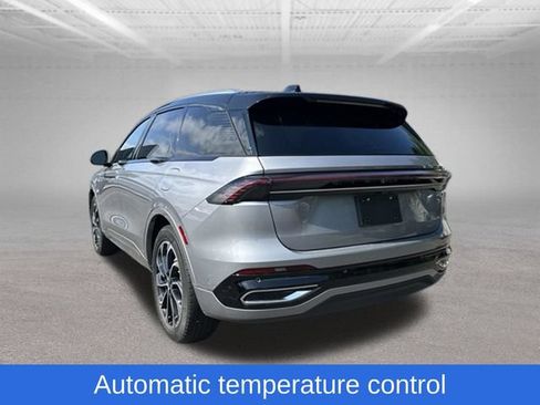 Used 2024 Lincoln Nautilus Reserve AWD/4WD image 9