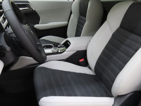 New 2025 Mitsubishi Outlander SE image 10