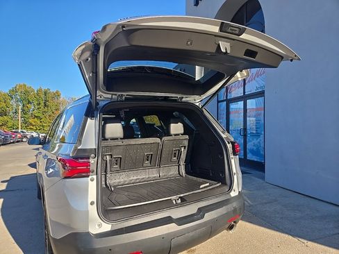 Used 2022 Chevrolet Traverse RS w/ LPO, Floor Liner Package image 92