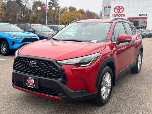 Used 2022 Toyota Corolla Cross LE image 3