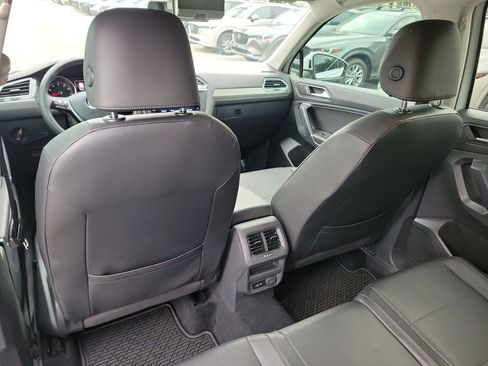 Used 2020 Volkswagen Tiguan SE image 15