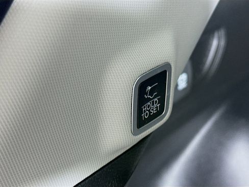 Used 2023 Jeep Grand Cherokee Limited image 29