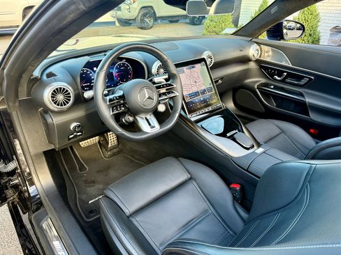Used 2022 Mercedes-Benz SL 63 AMG 4MATIC w/ Driver Assistance Package image 18