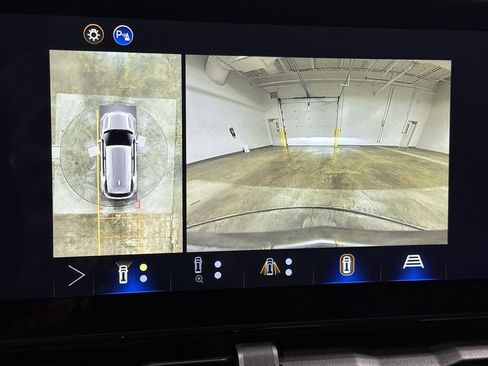 New 2026 Chevrolet Equinox LT w/ Safety and Technology Package AWD/4WD image 16