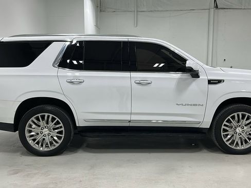 Used 2024 GMC Yukon SLT w/ SLT Premium Package image 6