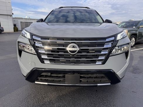 Used 2025 Nissan Rogue Platinum w/ Platinum Premium Package image 8