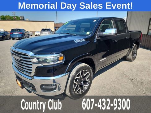 Used 2025 RAM 1500 Laramie AWD/4WD image 4