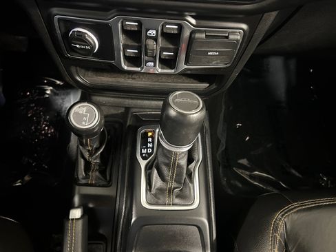 Used 2022 Jeep Gladiator Overland AWD/4WD image 18