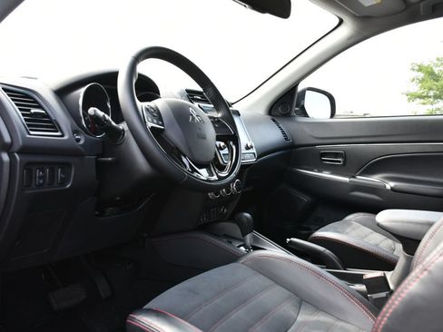 Used 2024 Mitsubishi Outlander Sport SE AWD/4WD image 17