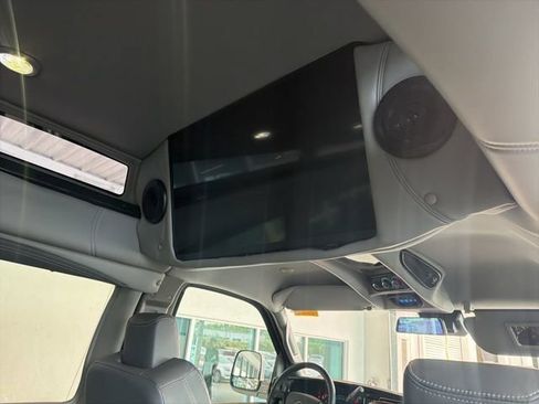 Used 2025 GMC Savana 2500 Extended w/ Driver Convenience Package RWD image 11