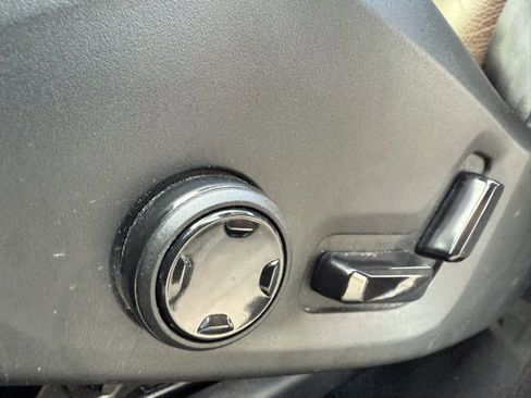 Used 2018 Volvo XC60 T5 Inscription w/ Convenience Package image 15