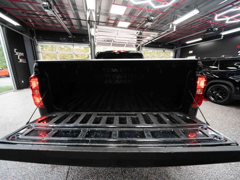 Used 2017 Chevrolet Silverado 1500 Custom w/ Custom Convenience Package AWD/4WD image 28