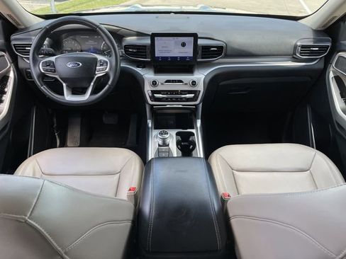 Used 2024 Ford Explorer XLT w/ Equipment Group 202A image 11