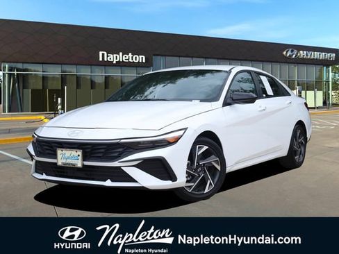 Used 2025 Hyundai Elantra SEL FWD image 1