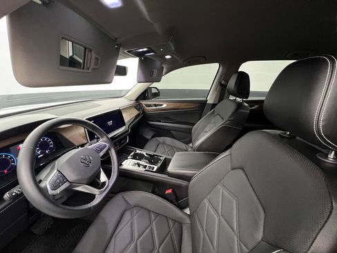 Used 2024 Volkswagen Atlas SE FWD image 14