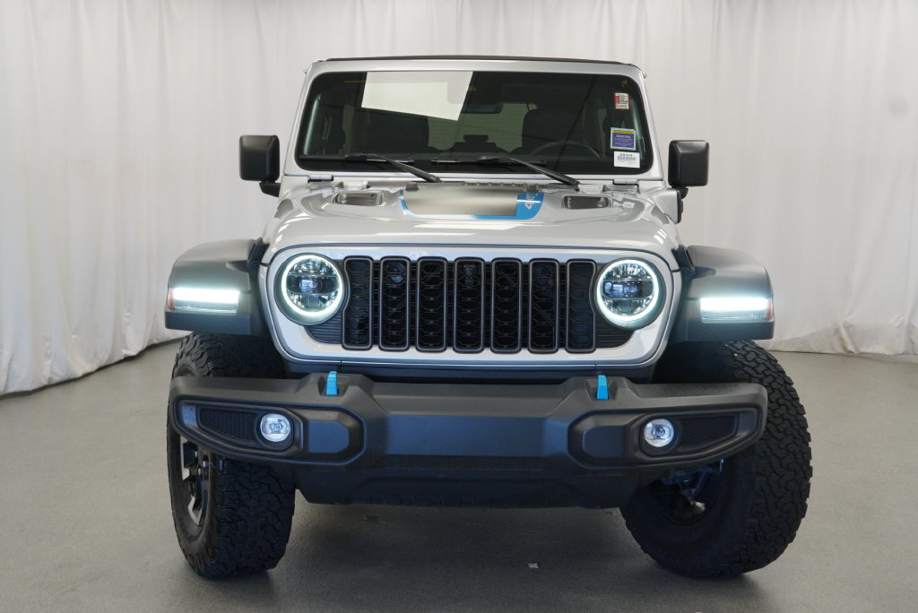 Used 2024 Jeep Wrangler Unlimited Rubicon 4xe w/ Technology Group AWD/4WD image 11