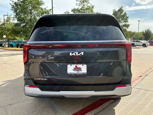 Used 2026 Kia Carnival FWD image 7