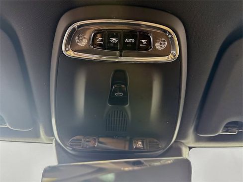 Used 2020 Volvo XC60 T5 Momentum image 18