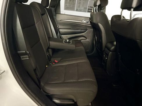 Used 2018 Jeep Grand Cherokee Laredo image 41