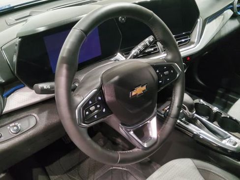 Used 2024 Chevrolet Trax LT w/ Sunroof Package FWD image 17