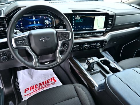 Used 2025 Chevrolet Silverado 1500 LT Trail Boss w/ Dark Appearance Package AWD/4WD image 26