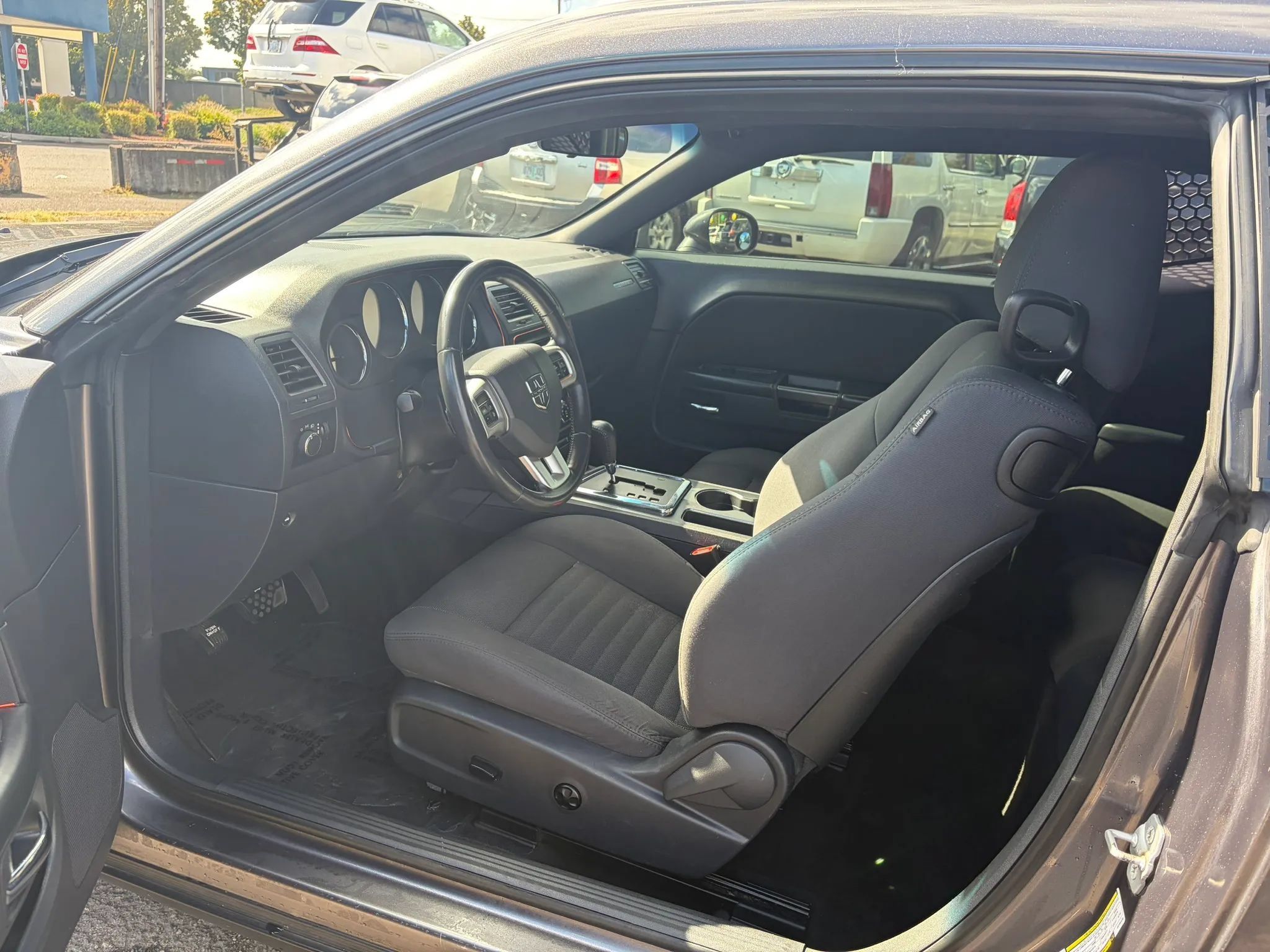 Used 2014 Dodge Challenger SXT RWD image 9