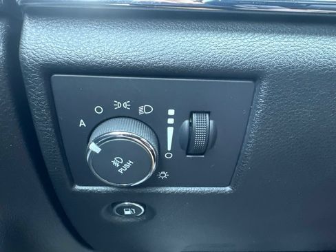 Used 2016 Jeep Grand Cherokee Limited AWD/4WD image 25