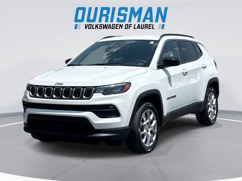 Used 2023 Jeep Compass Latitude AWD/4WD image 1