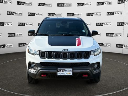 Used 2025 Jeep Compass Trailhawk AWD/4WD image 8