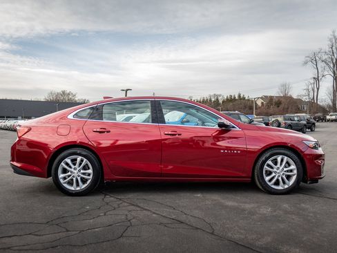 Used 2017 Chevrolet Malibu Hybrid w/ Leather Package image 6
