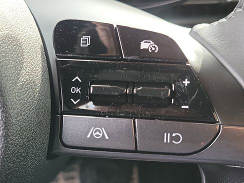 Certified 2025 Hyundai Elantra Sport FWD image 9