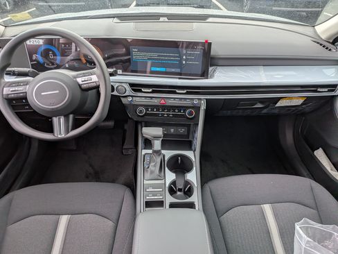 New 2026 Hyundai Elantra Limited FWD image 14