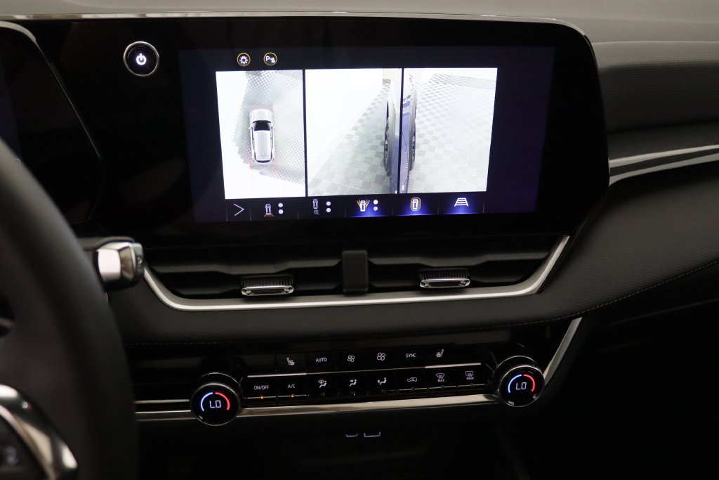 Used 2025 Chevrolet Equinox LT w/ Convenience Package II FWD image 31