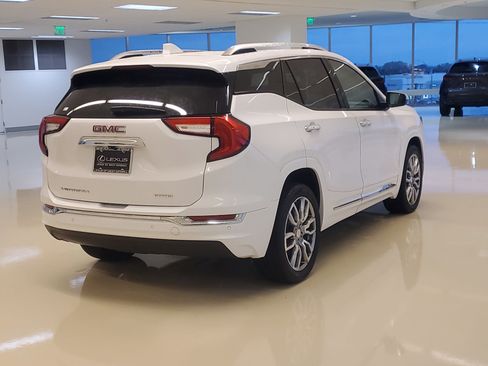 Used 2022 GMC Terrain Denali w/ Denali Premium Package image 10