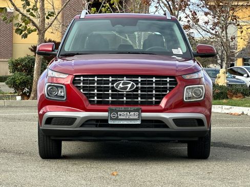 Used 2024 Hyundai Venue SEL image 9