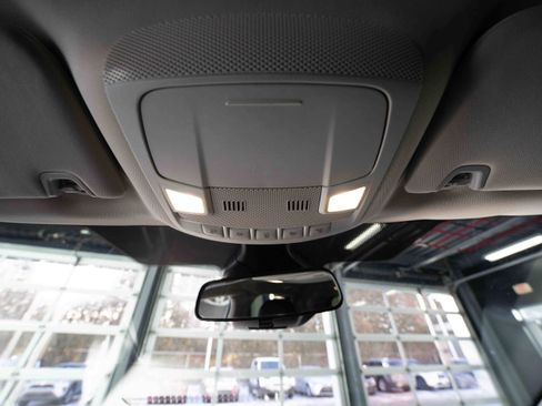 Used 2023 Ford Edge SE w/ Black Appearance Package image 18