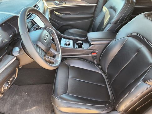 Used 2023 Jeep Grand Cherokee L Limited image 13