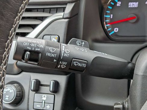 Used 2019 Chevrolet Suburban Premier AWD/4WD image 25