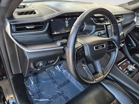Used 2022 Jeep Grand Cherokee Overland w/ Luxury Tech Group IV AWD/4WD image 15