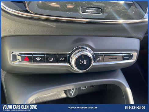 Used 2023 Volvo XC40 B5 Plus w/ Climate Package AWD/4WD image 30